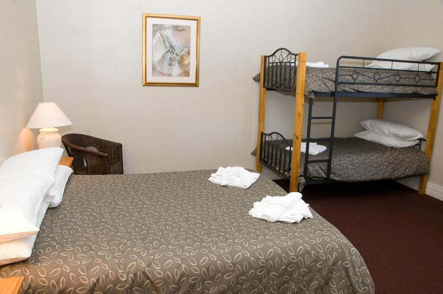 The Alpine Hotel Cooma Bagian luar foto
